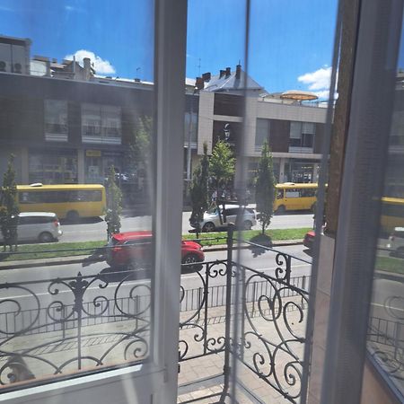 Двокімнатна Квартира Біля Оперного Театру Lwów Zewnętrze zdjęcie